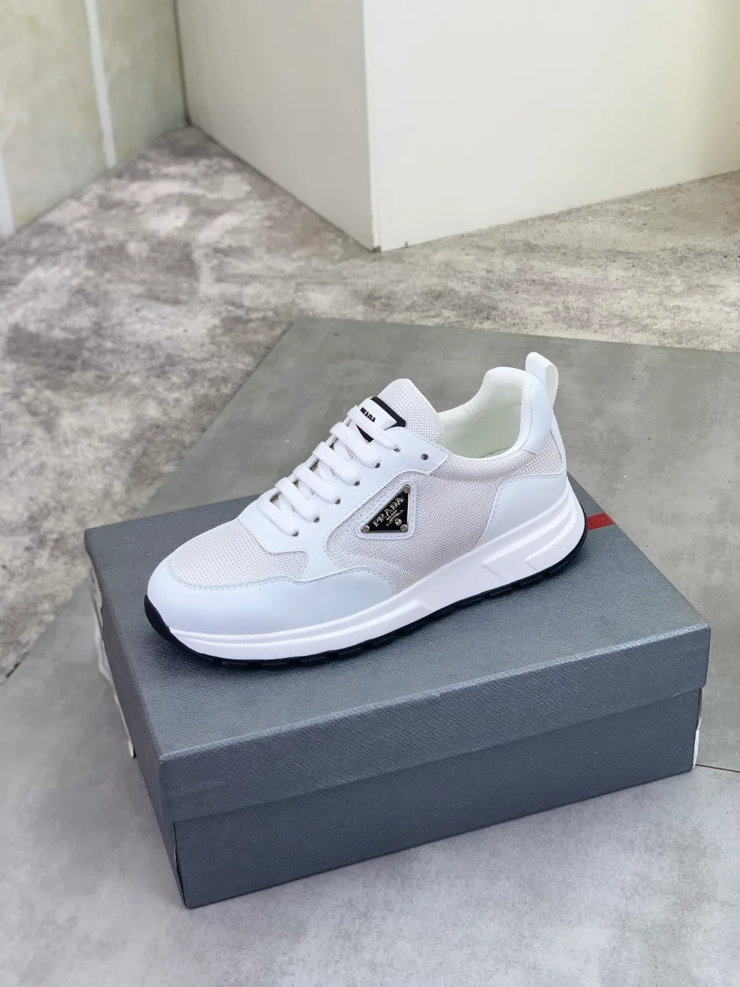 Men's shoes 💰P560💰[New style] popular models are on the official website, 🆘 Trendy brand (Prada) mainly promotes popular models, avant-garde and versatile fashion men's shoes private version mold opening, cowhide surface splicing 1:1.. Fashionable and simple, original imported cowhide lining cowhide feet; the atmosphere and personality are more fashionable, eye-catching and pursuing class. It will subvert the old idea and be a must-have for fashionistas with you! Must keep it for yourself! Tall and comfortable, large and low, high-end quality workmanship. Code number: 38-45 3️⃣optional.